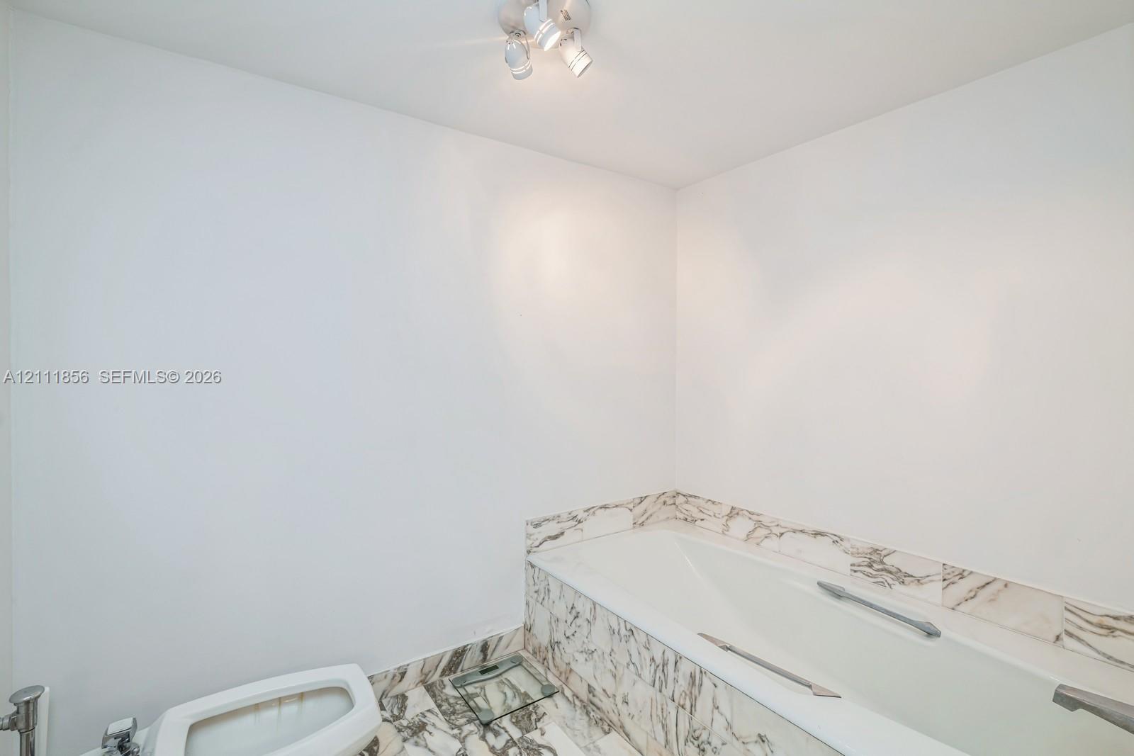 6423 Collins Avenue 1602 Property Photo 12