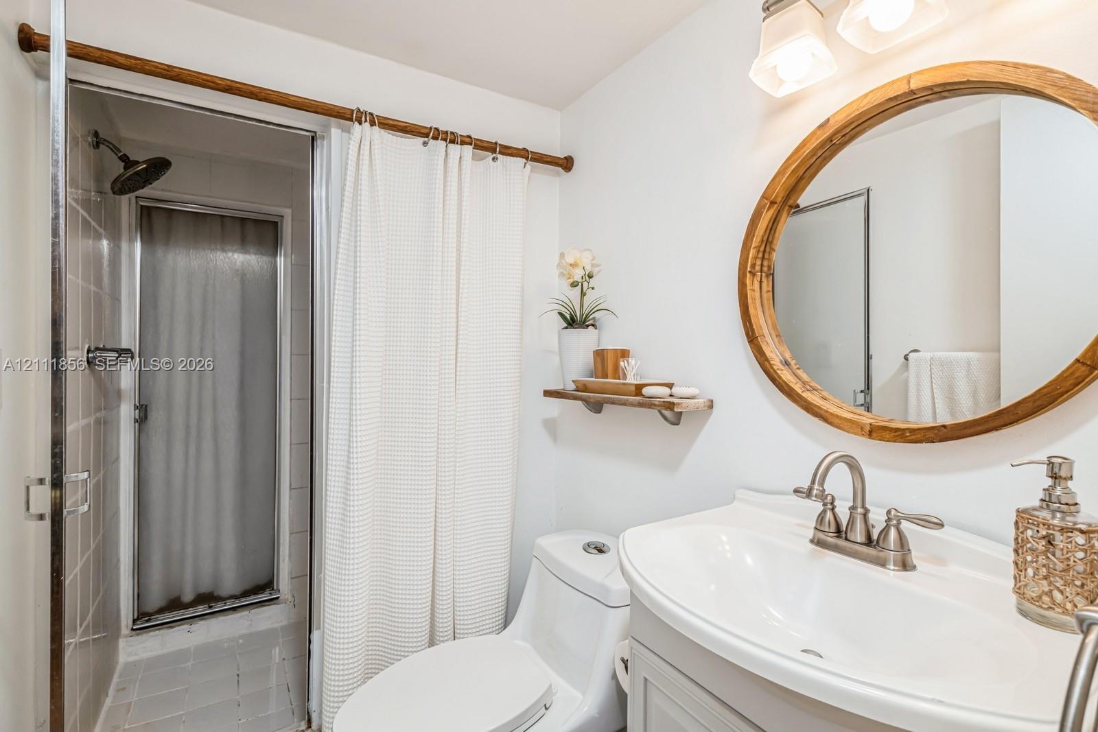 6423 Collins Avenue 1602 Property Photo 15