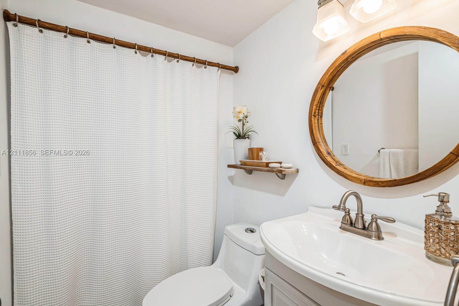 6423 Collins Avenue 1602 Property Photo 16