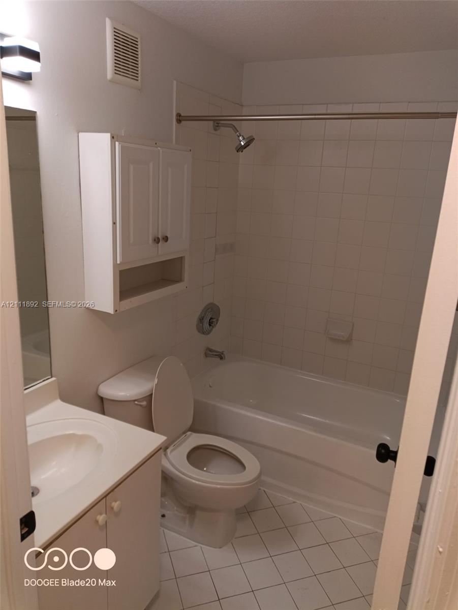 2910 Se 12th Road 203-29 Property Photo 6