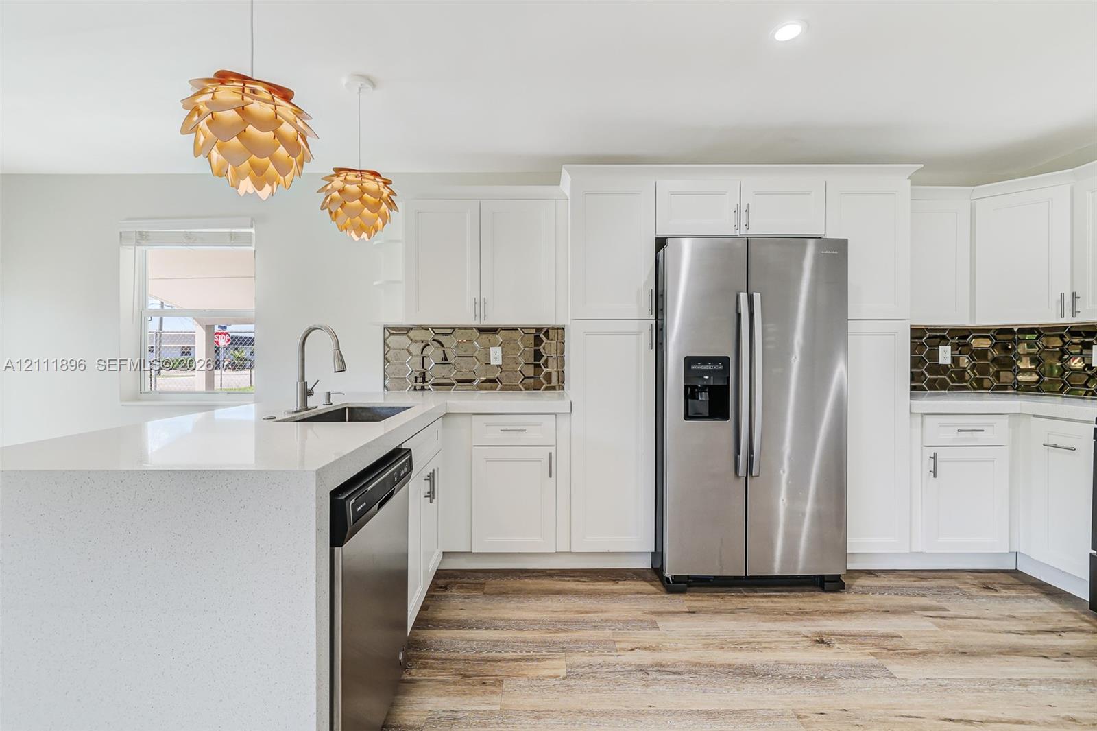 955 33rd Street Property Photo 1