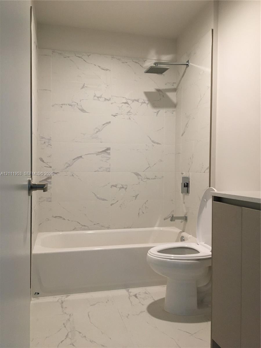 2535 Ne 193 Street 4104 Property Photo 27