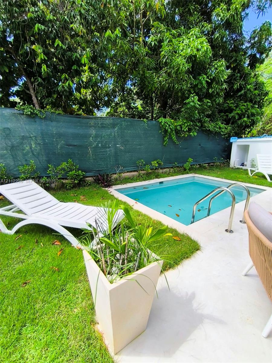 A12112208 Property Photo 4