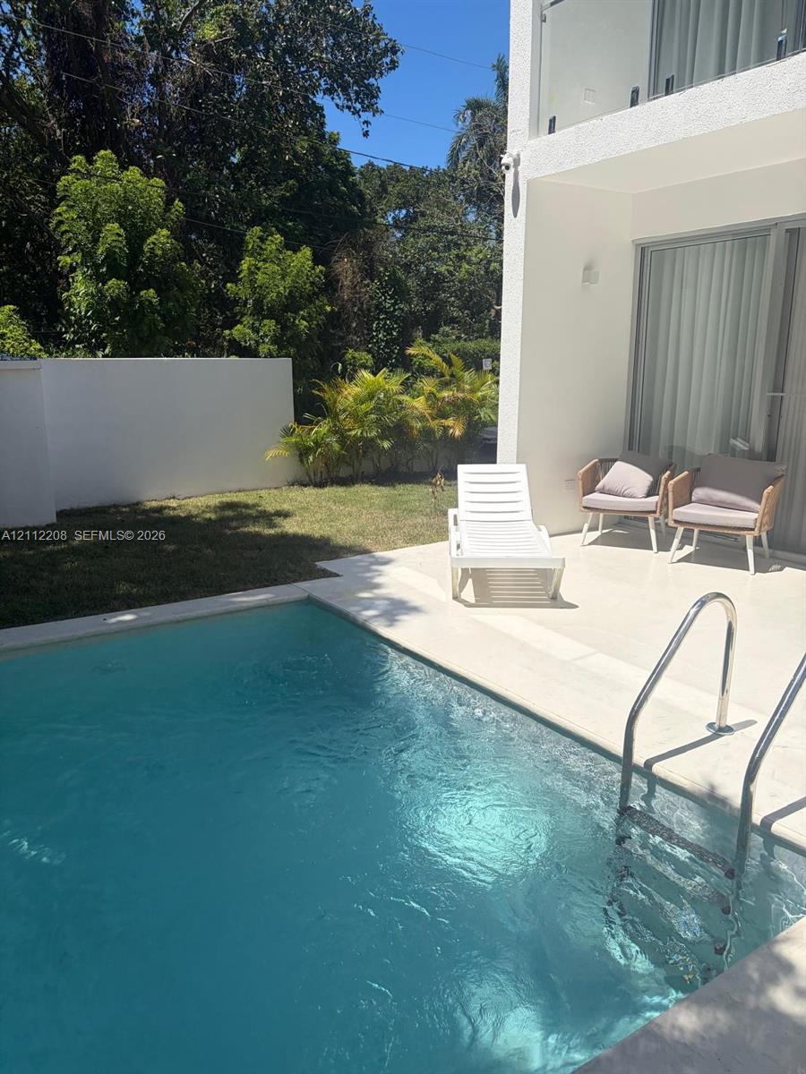 A12112208 Property Photo 11