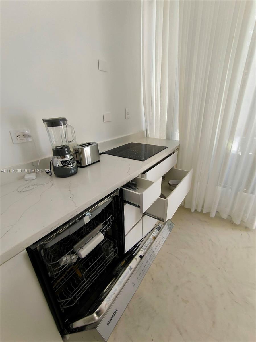 A12112208 Property Photo 25