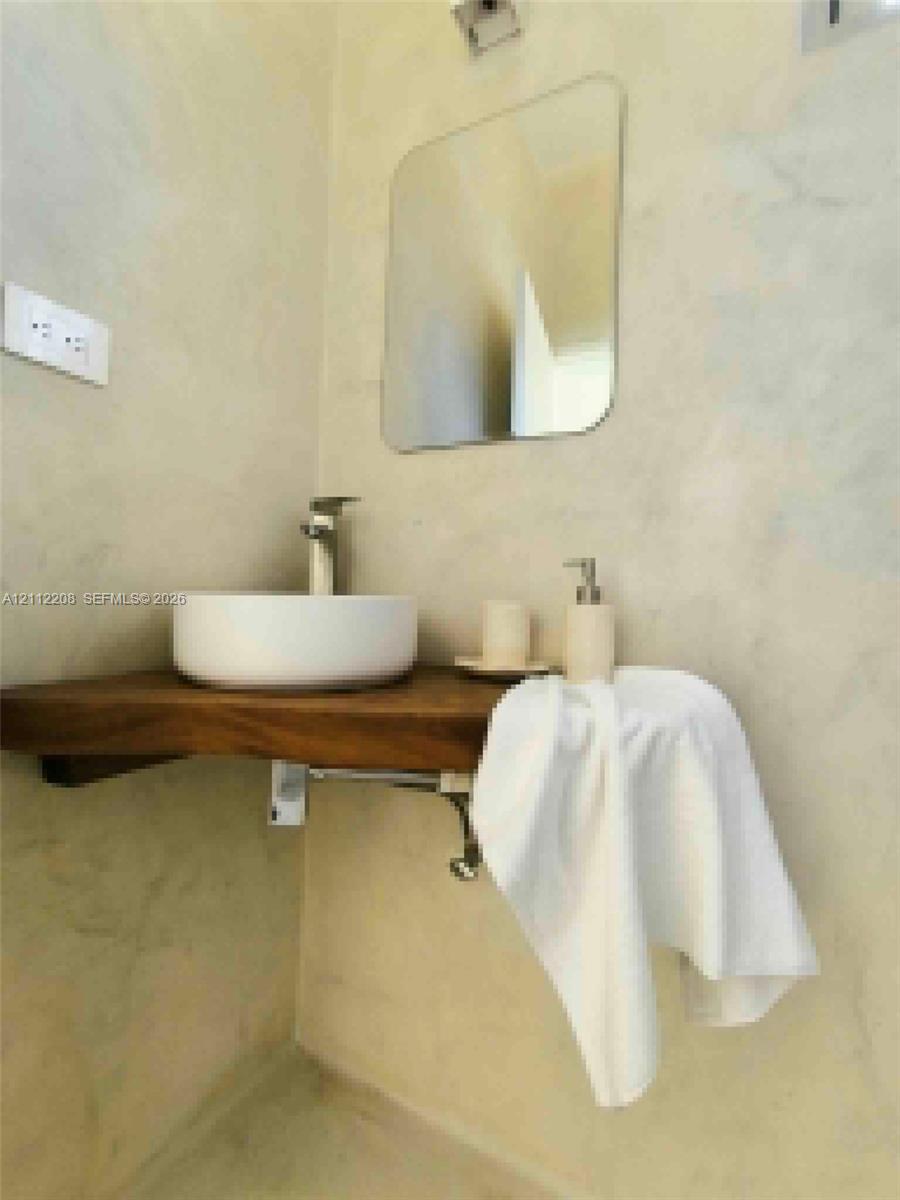 A12112208 Property Photo 39