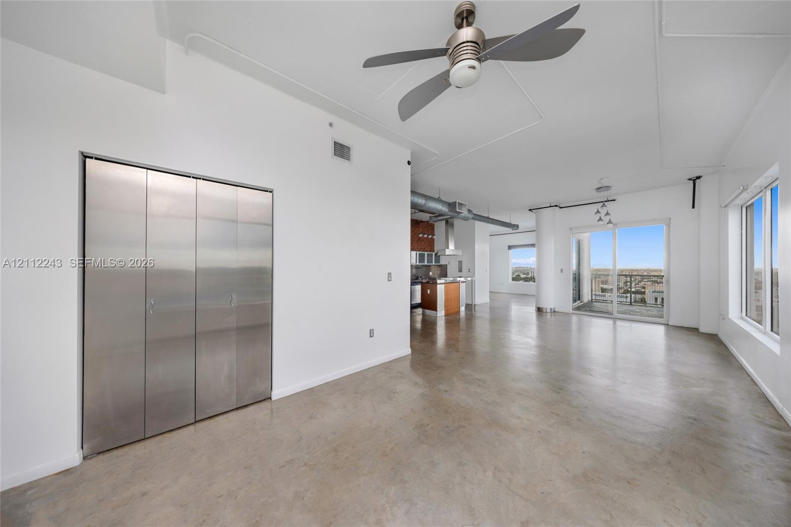 10 S River Drive PHI15 Property Photo 1