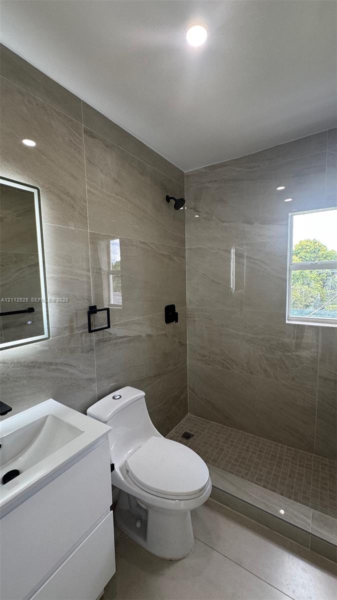 351 E 14th Street 353 Property Photo 5