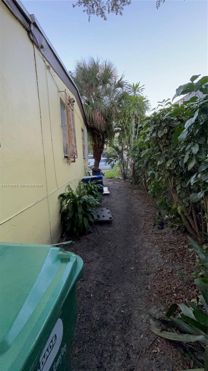 2250 Nw 86th Street Property Photo 6