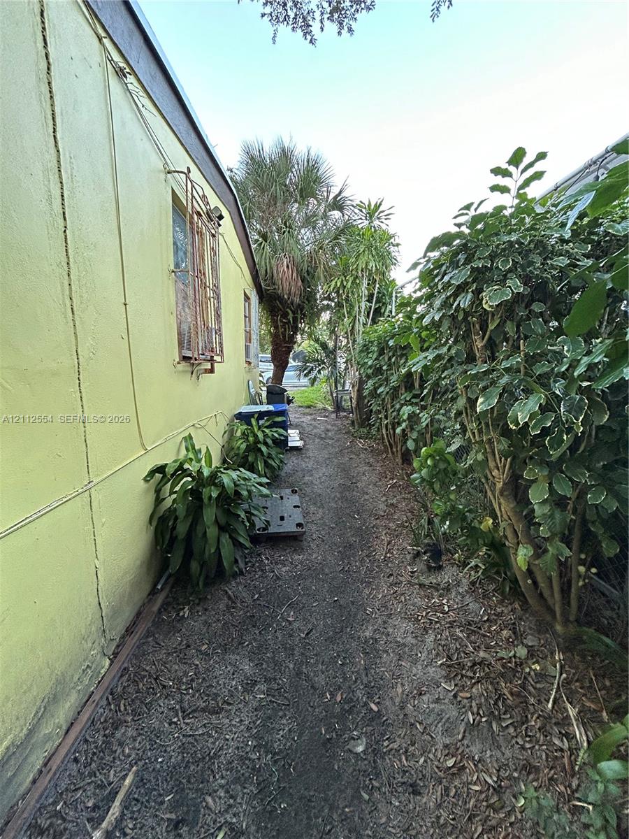 2250 Nw 86th Street Property Photo 7