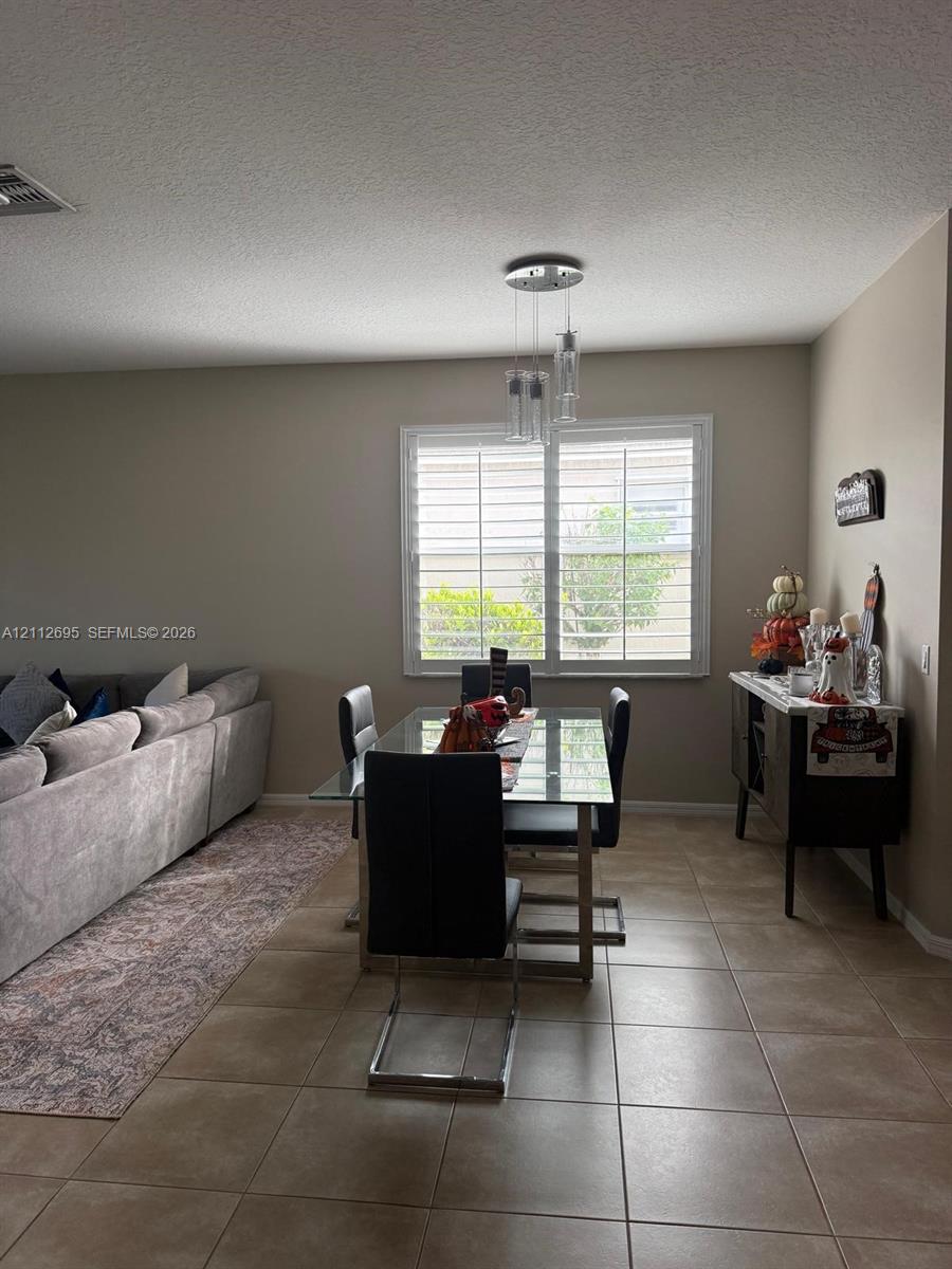 9812 Sw Glenbrook Drive Property Photo 4