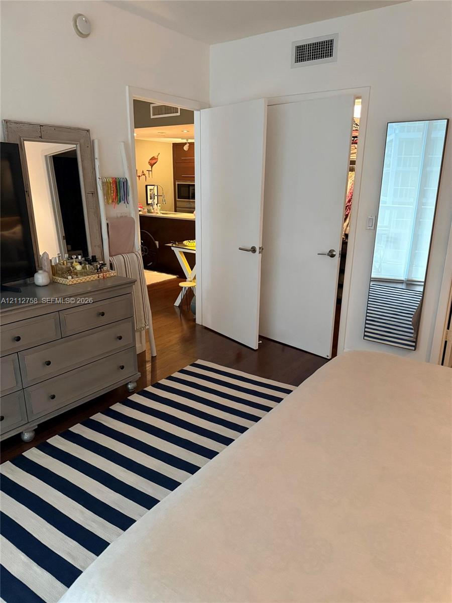 475 Brickell Avenue 2011 Property Photo 8