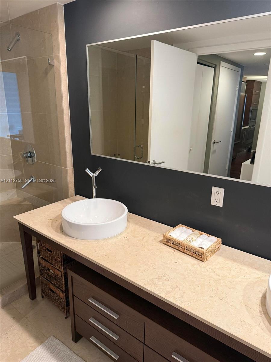 475 Brickell Avenue 2011 Property Photo 10