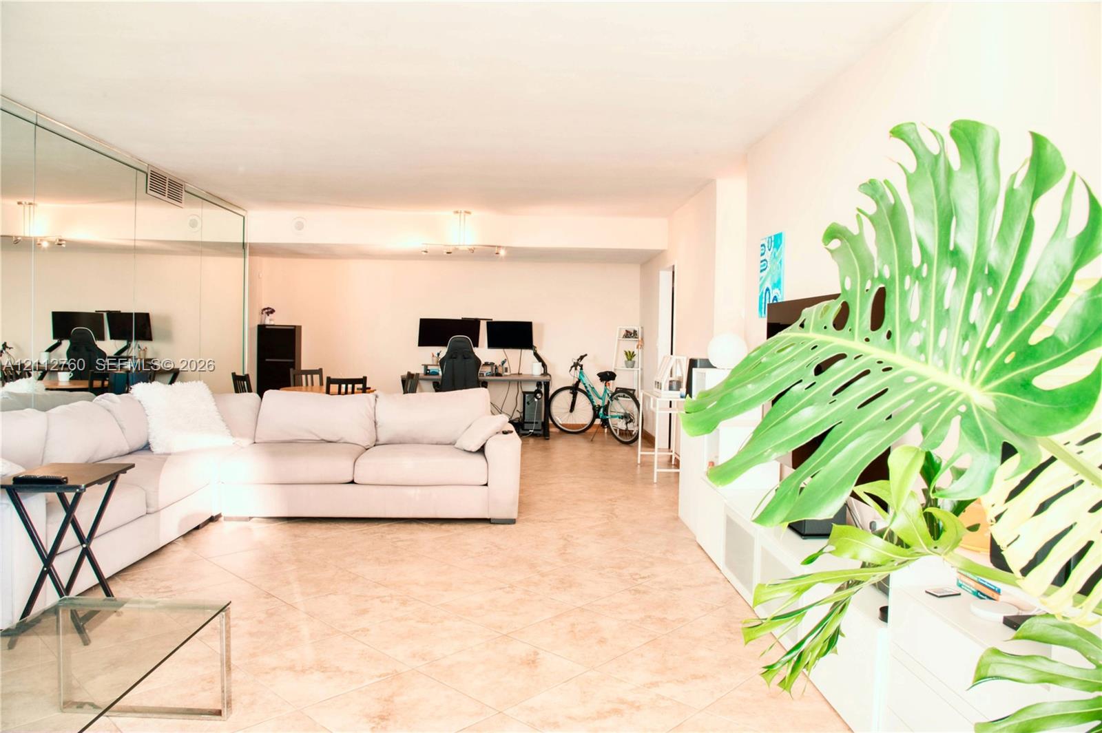 5825 Collins Avenue 11h Property Photo 4