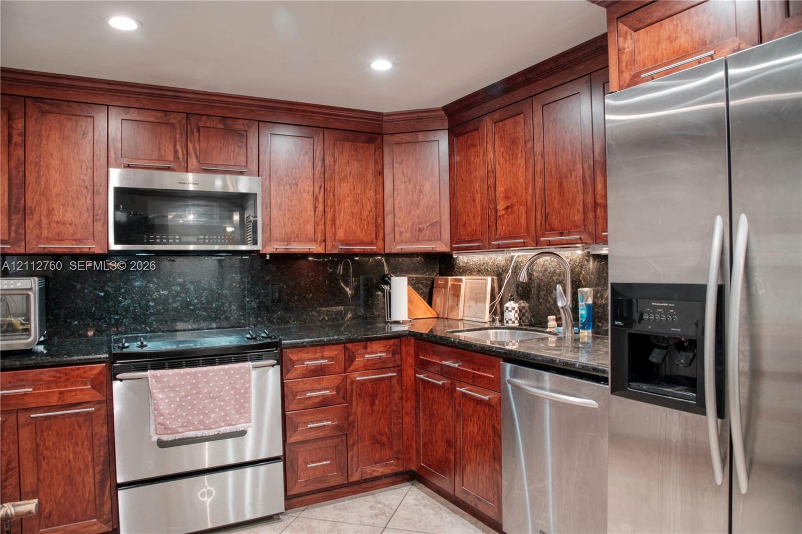 5825 Collins Avenue 11h Property Photo 5