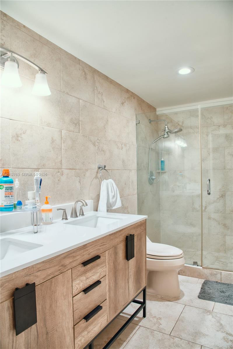 5825 Collins Avenue 11h Property Photo 10
