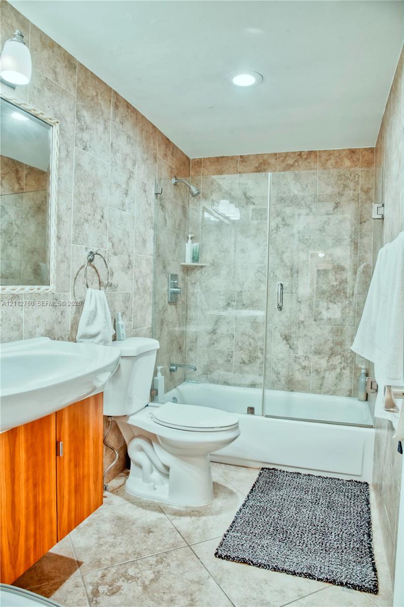 5825 Collins Avenue 11h Property Photo 12