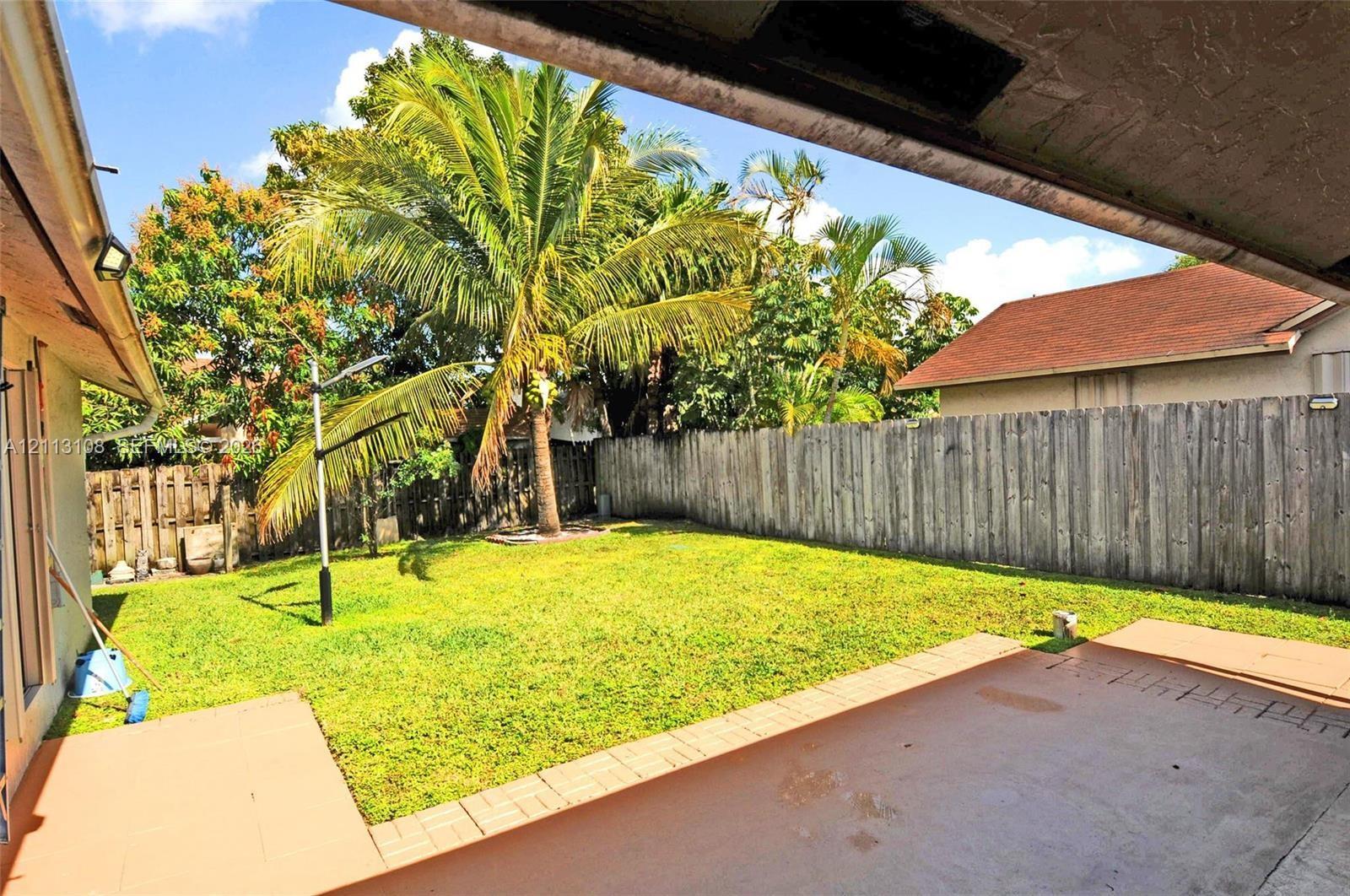 7707 Sw 8th Street Property Photo 4