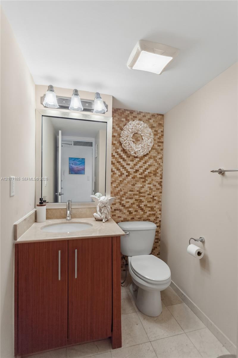 10275 Collins Avenue 229 Property Photo 18