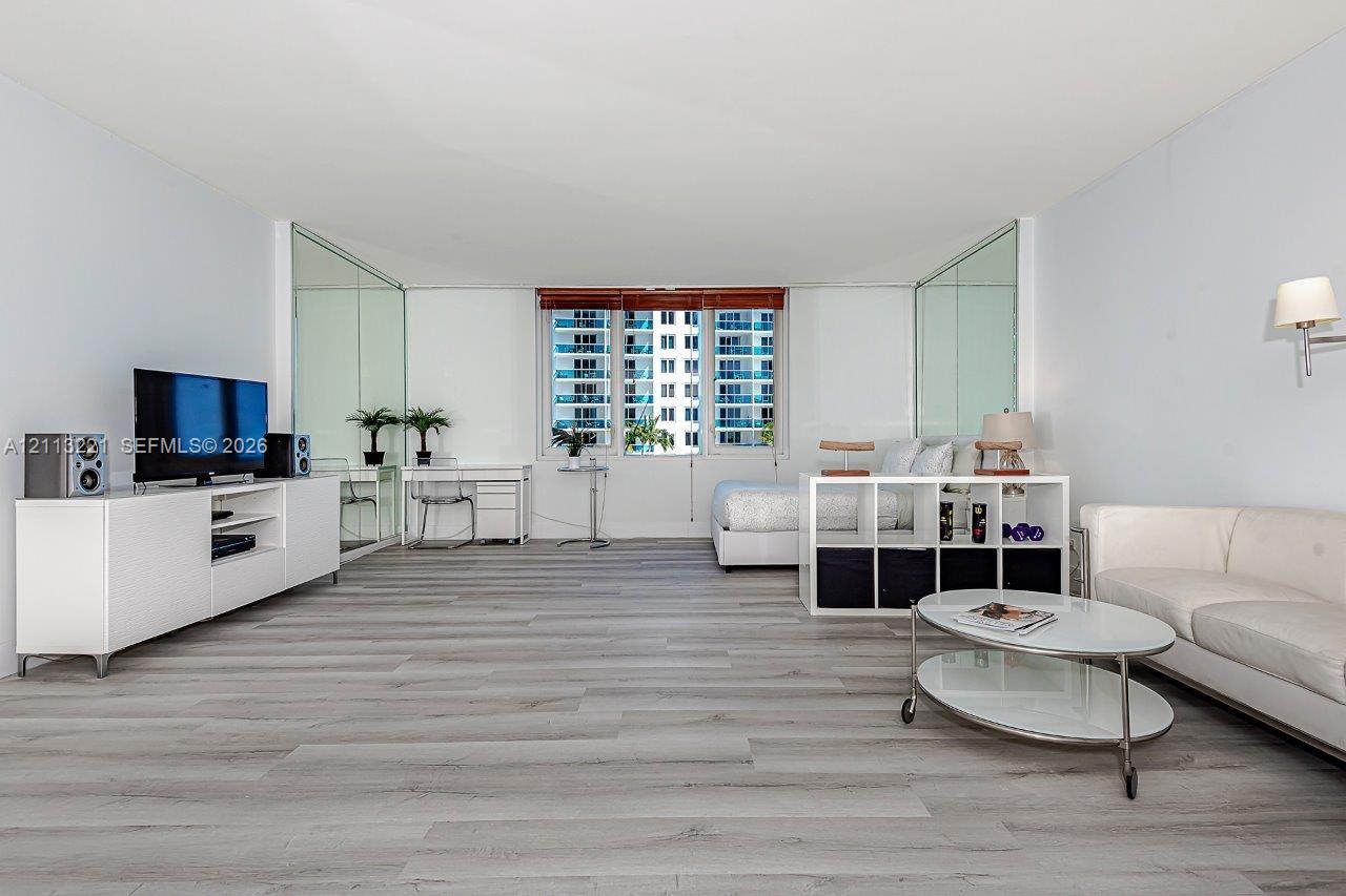 2301 Collins Avenue 514 Property Photo 1