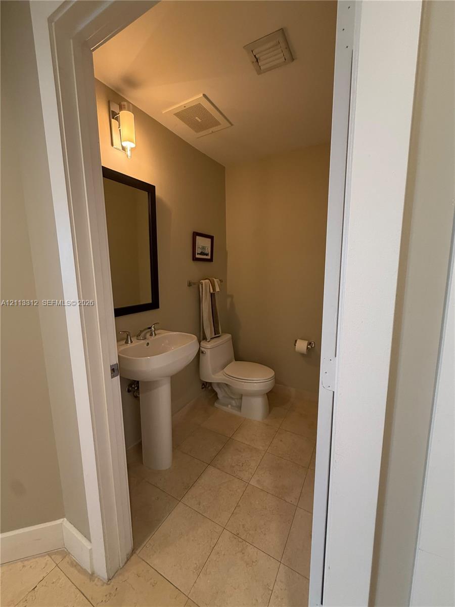 1050 Brickell Avenue 2414 Property Photo 9