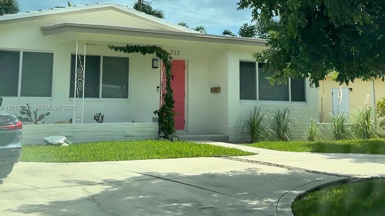 712 Ne 25th Avenue Property Photo 1