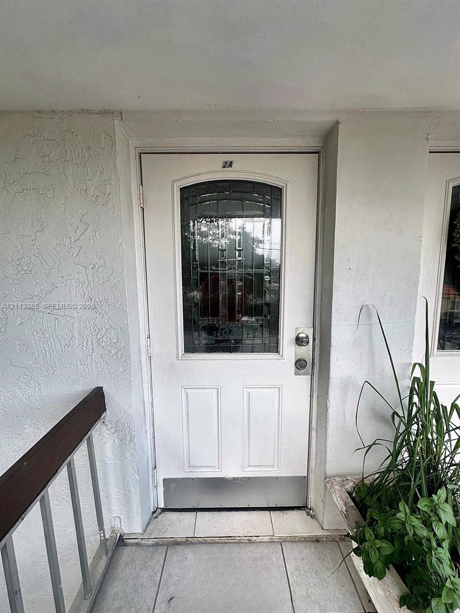 1055 Sw 12th Street 2a Property Photo 2