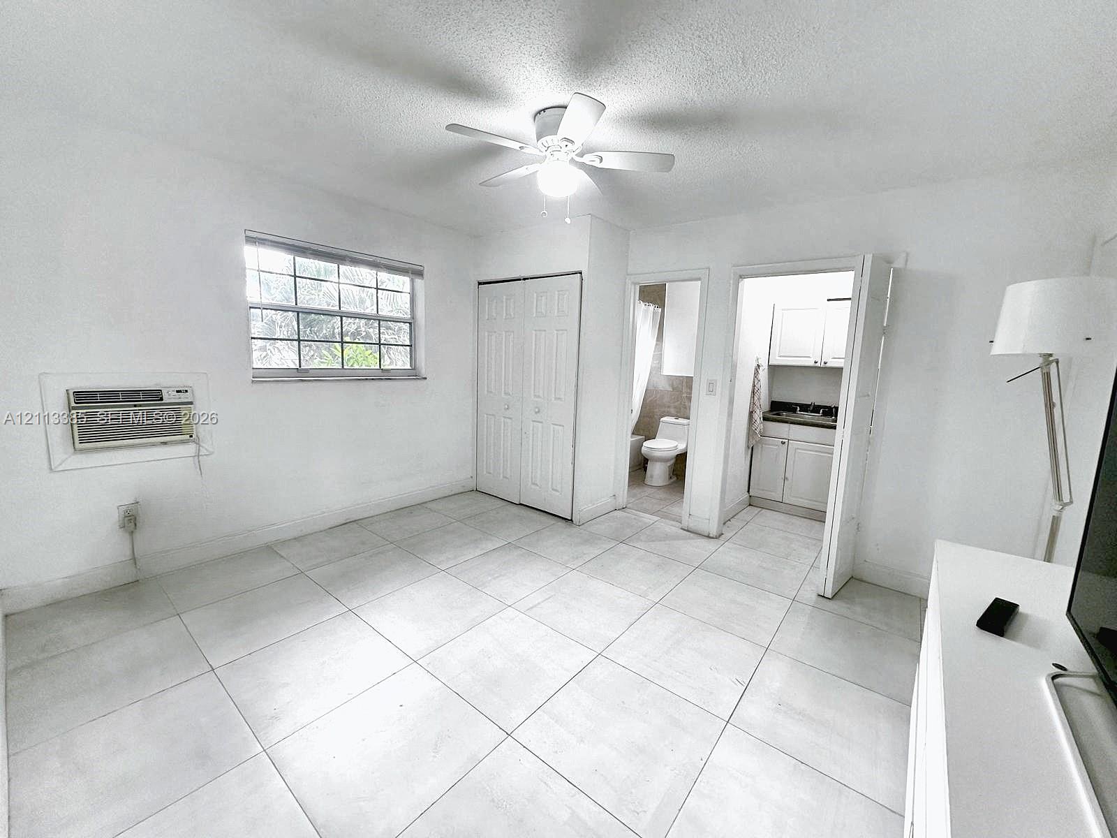 1055 Sw 12th Street 2a Property Photo 7
