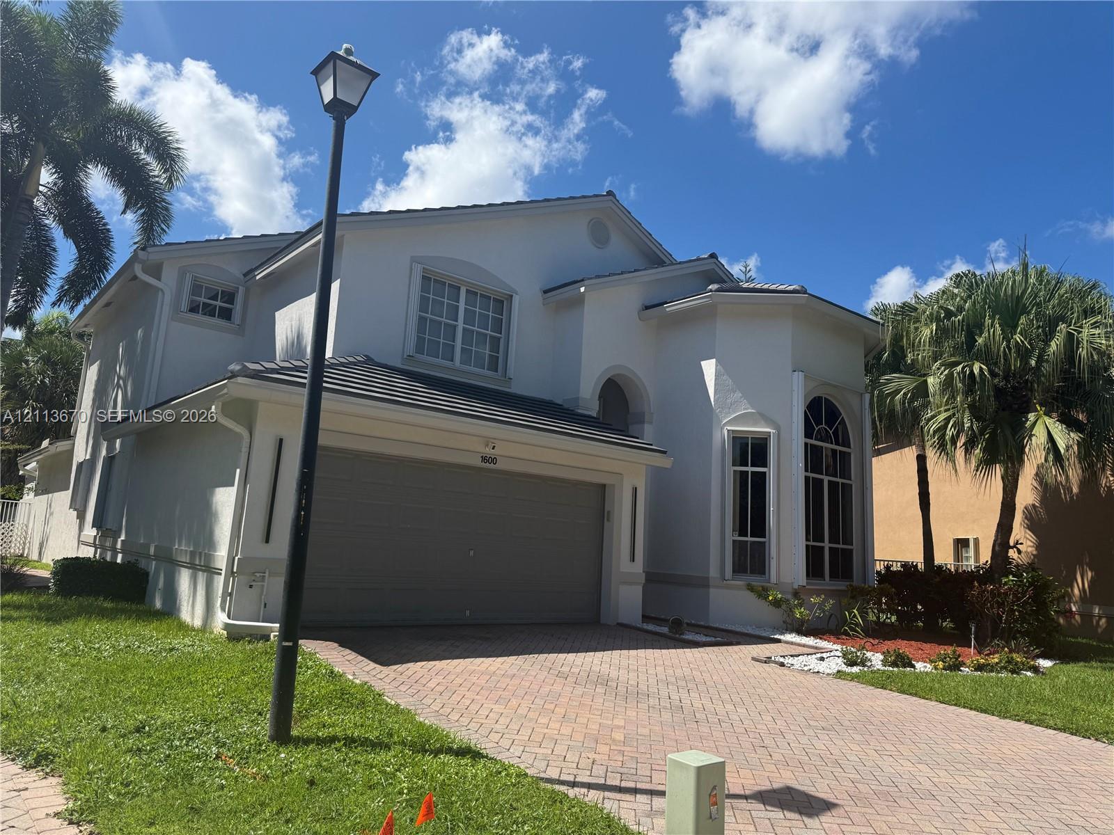 1600 W Classical Boulevard Property Photo 1