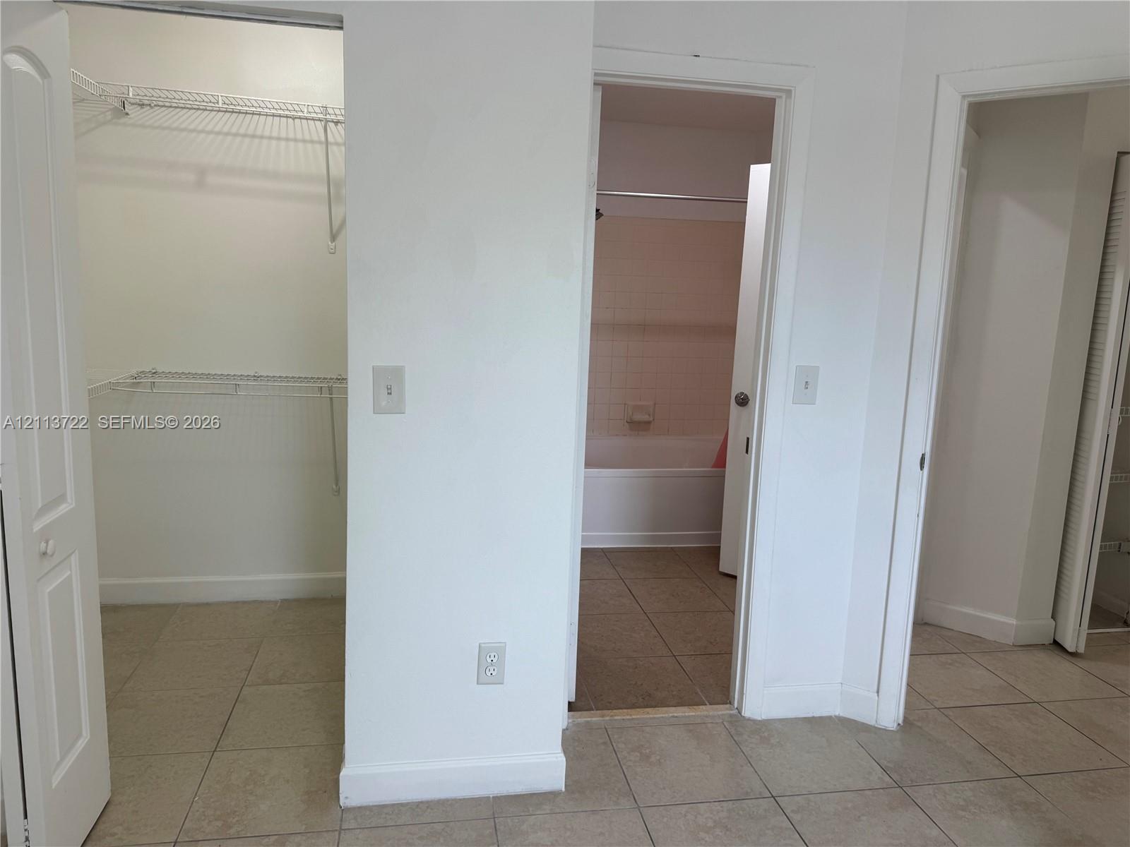 18346 Nw 68th Avenue K Property Photo 13