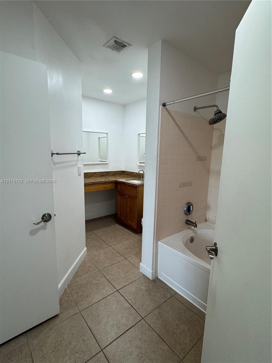 18346 Nw 68th Avenue K Property Photo 27