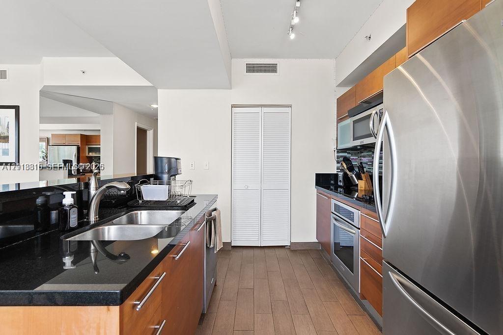 244 Biscayne Boulevard 402 Property Photo 1