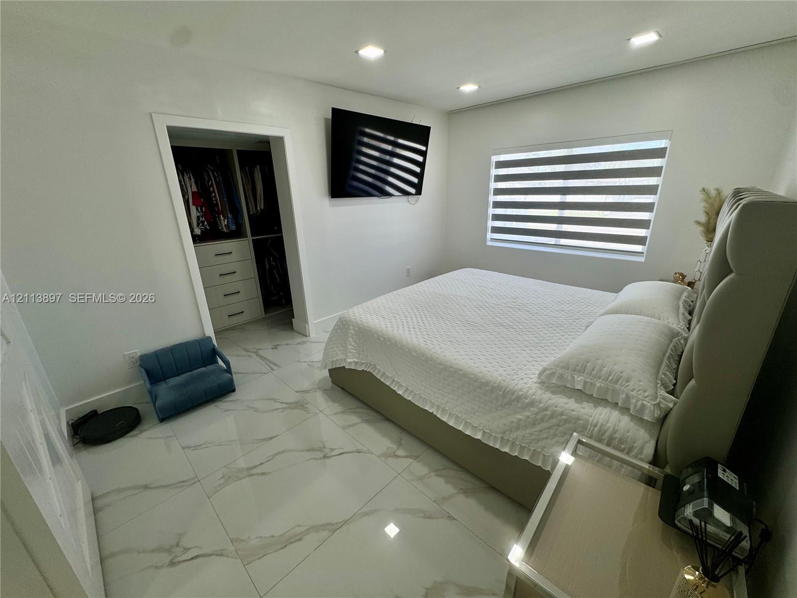 520 E 58th Street Property Photo 8