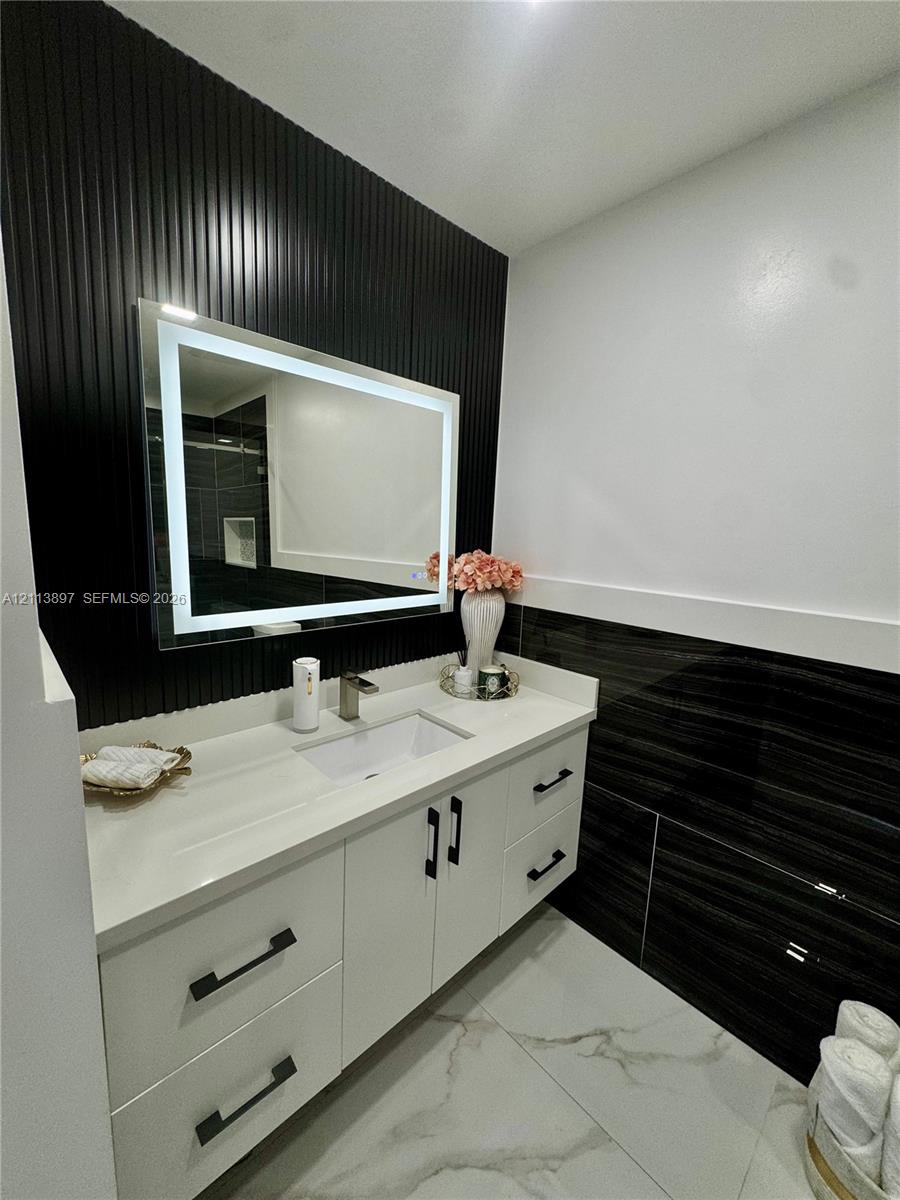 520 E 58th Street Property Photo 12