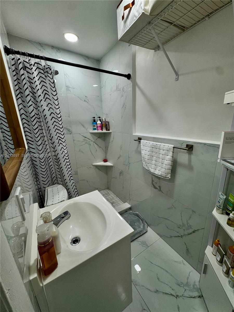 520 E 58th Street Property Photo 22