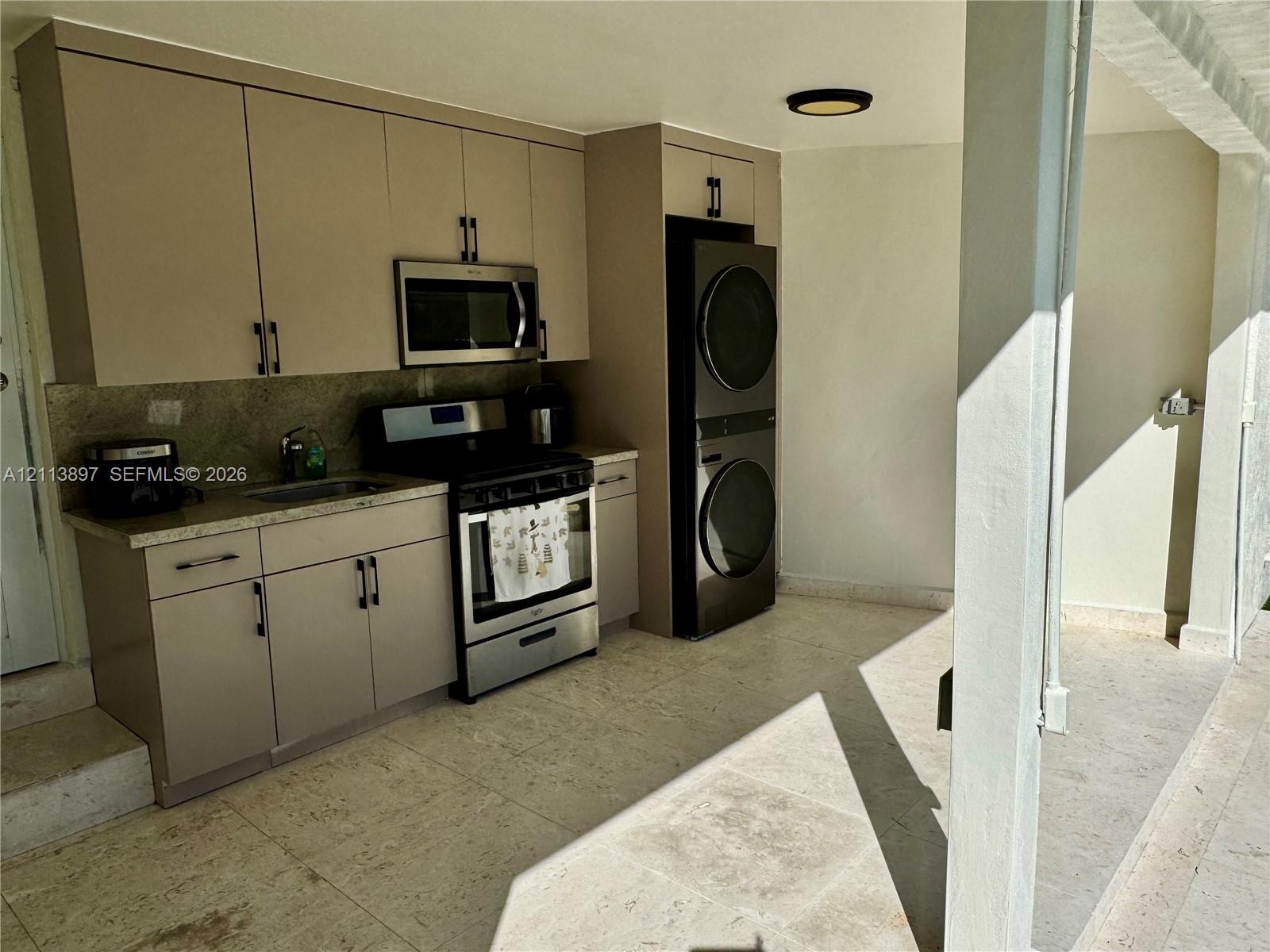 520 E 58th Street Property Photo 25