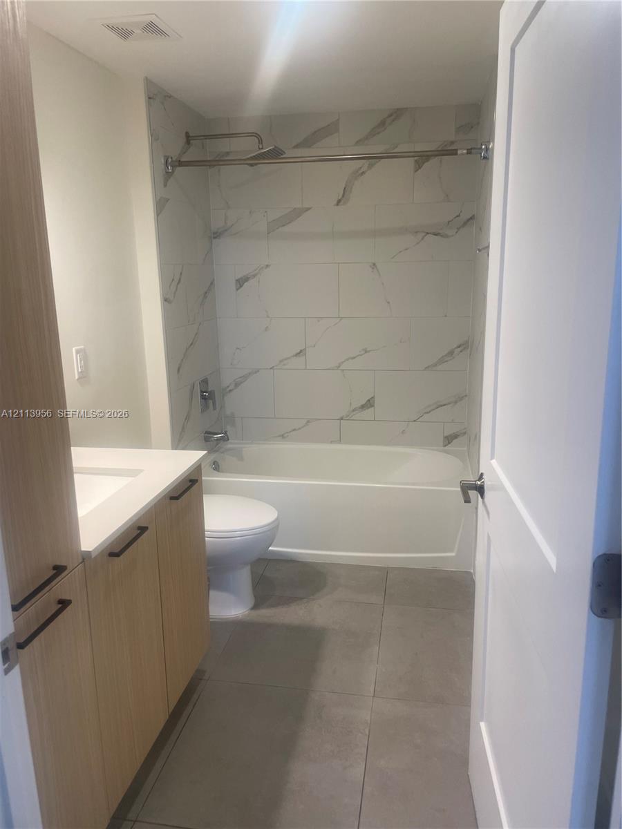 16395 Biscayne Boulevard 1223 Property Photo 2