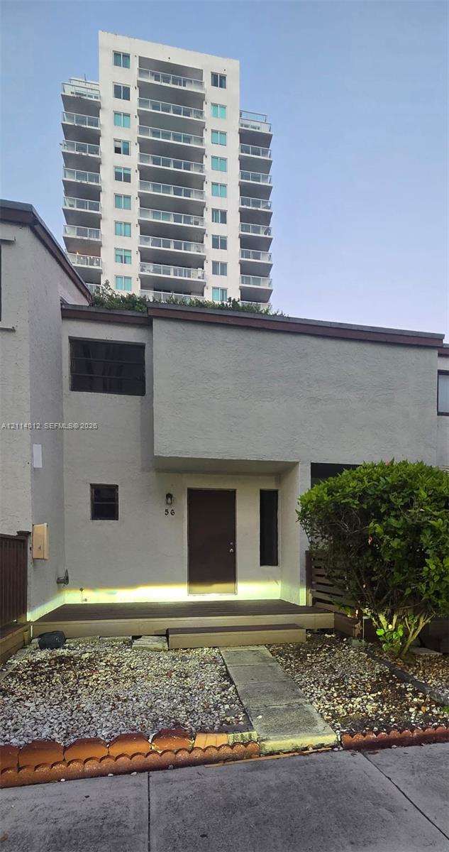 1901 S River Drive 56-f Property Photo 2