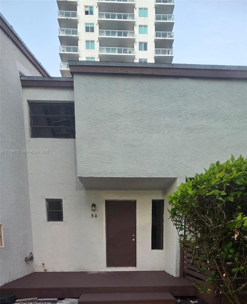 1901 S River Drive 56-f Property Photo 3