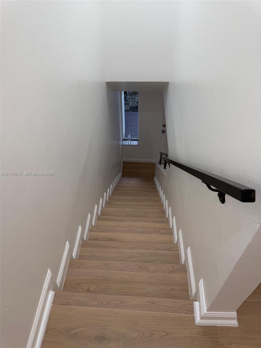 1901 S River Drive 56-f Property Photo 10