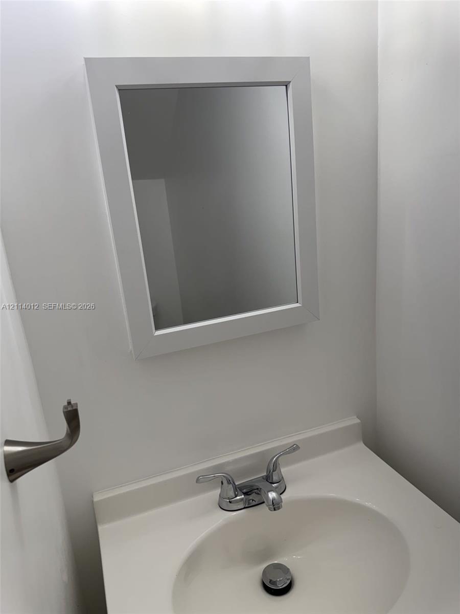 1901 S River Drive 56-f Property Photo 13