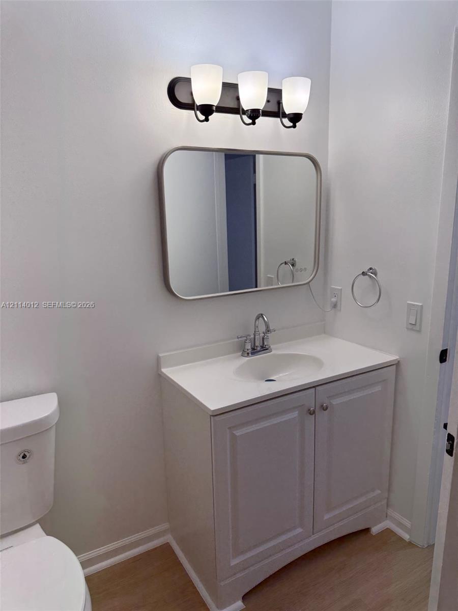 1901 S River Drive 56-f Property Photo 14