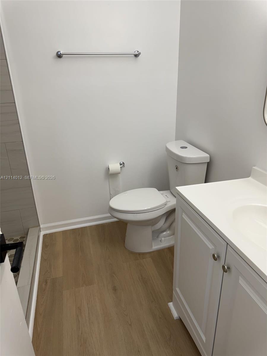 1901 S River Drive 56-f Property Photo 17