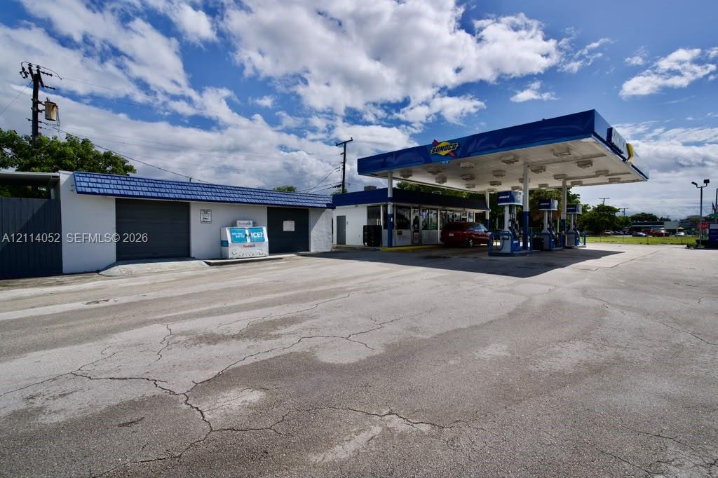 1201 S Federal Highway Property Photo 1