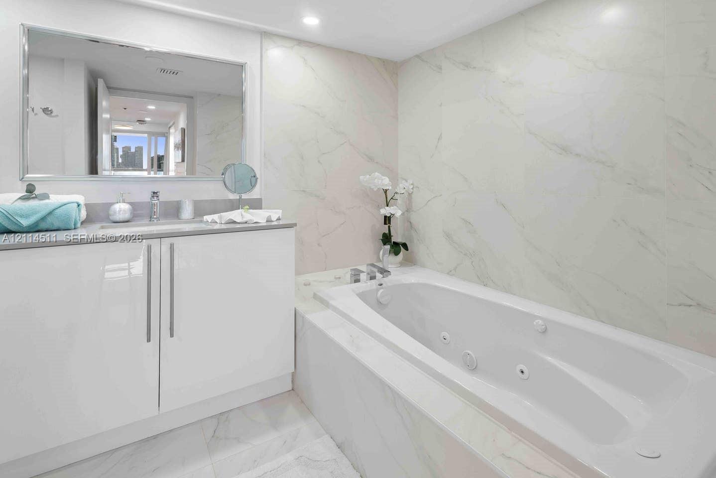 1717 N Bayshore Drive C-4037 Property Photo 15