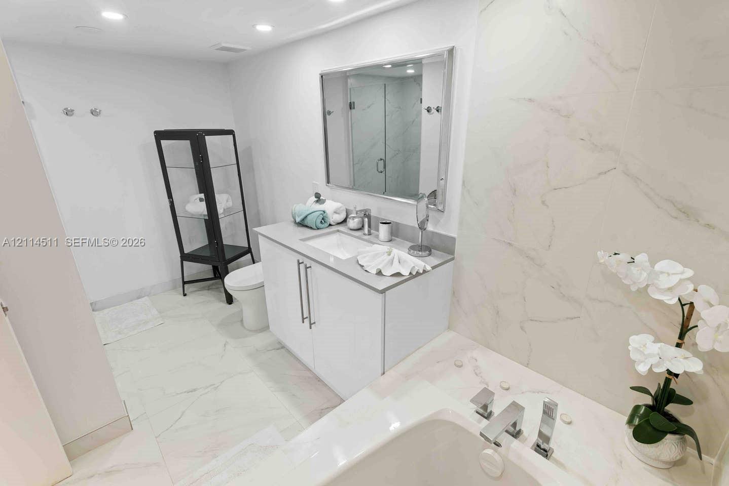 1717 N Bayshore Drive C-4037 Property Photo 17