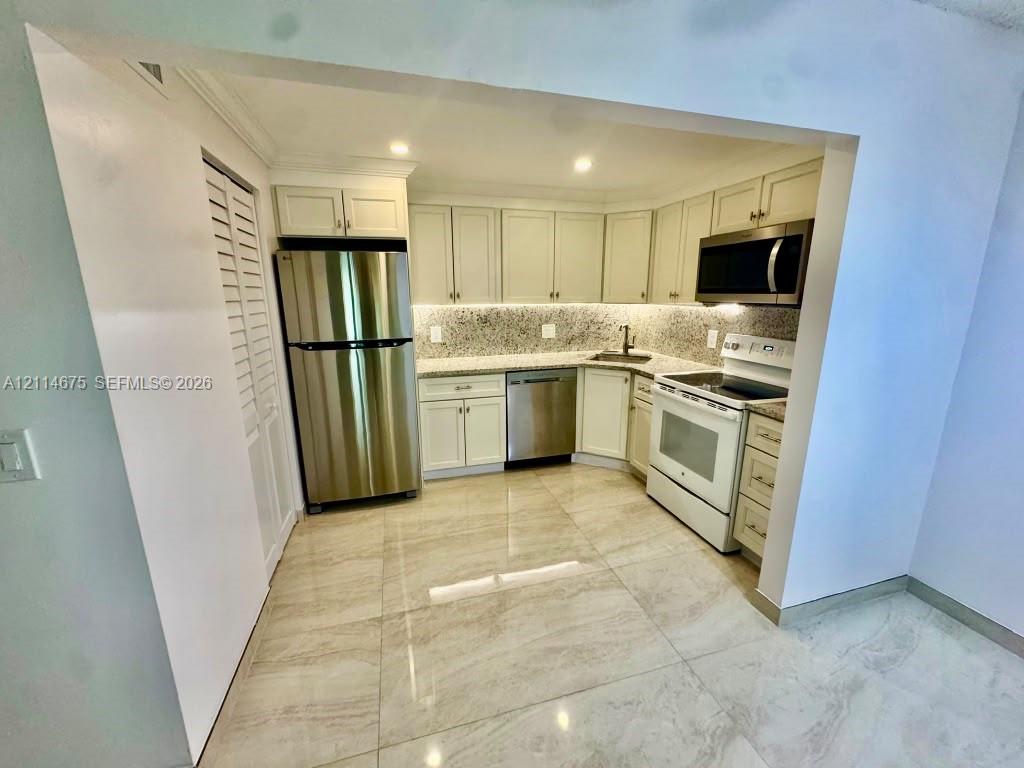 A12114675 Property Photo 7