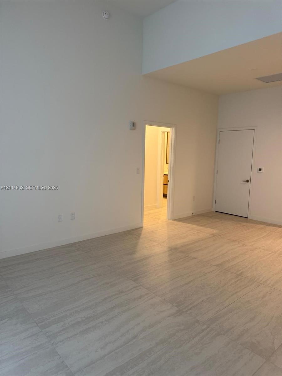 77 Se 5th Street 607 Property Photo 2