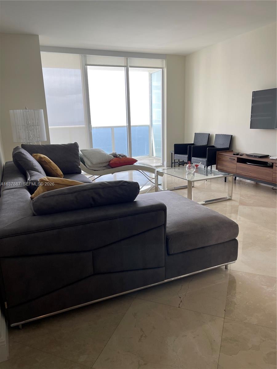 A1637887 Property Photo 3