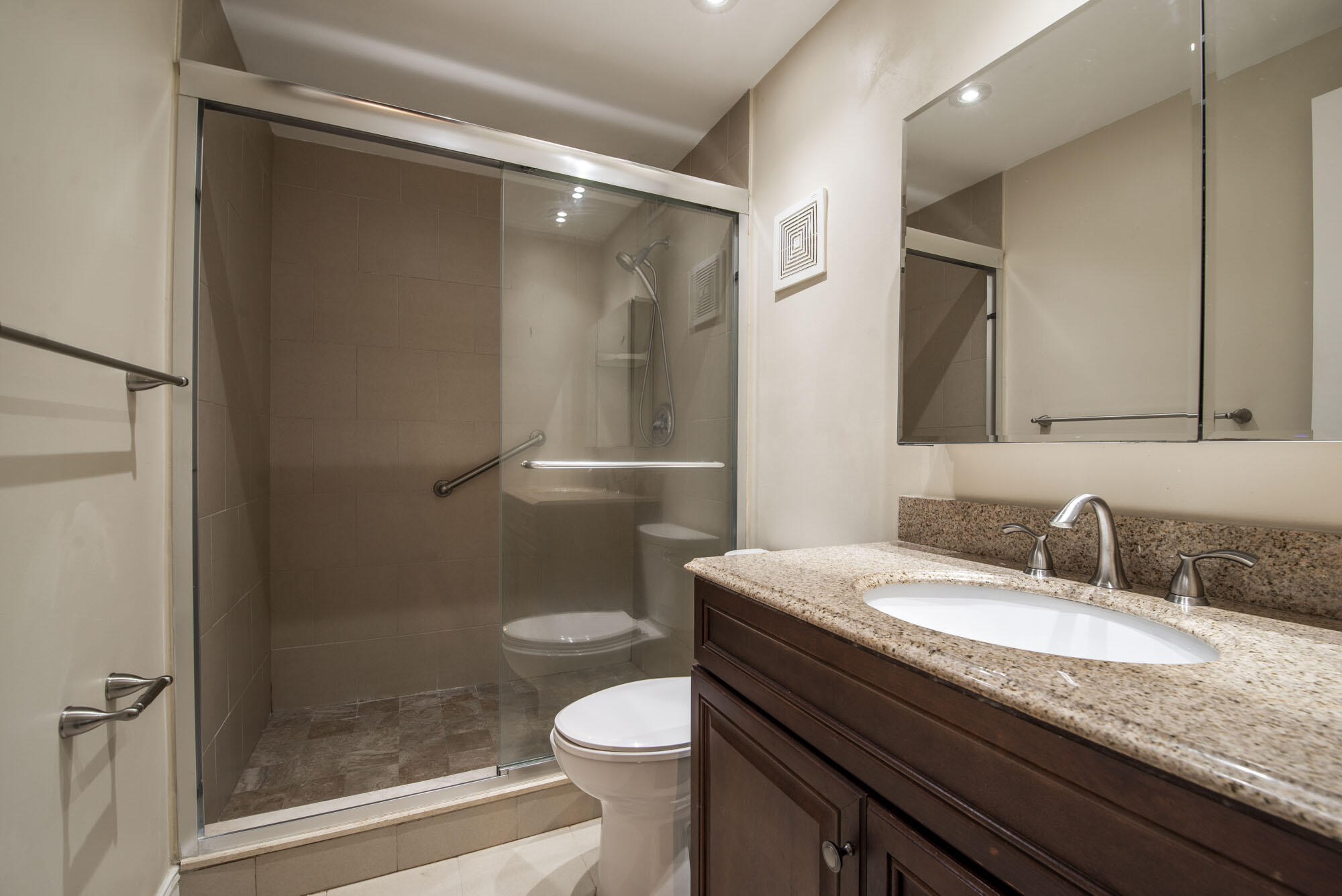15108 Ashland Drive 215 Property Photo 10